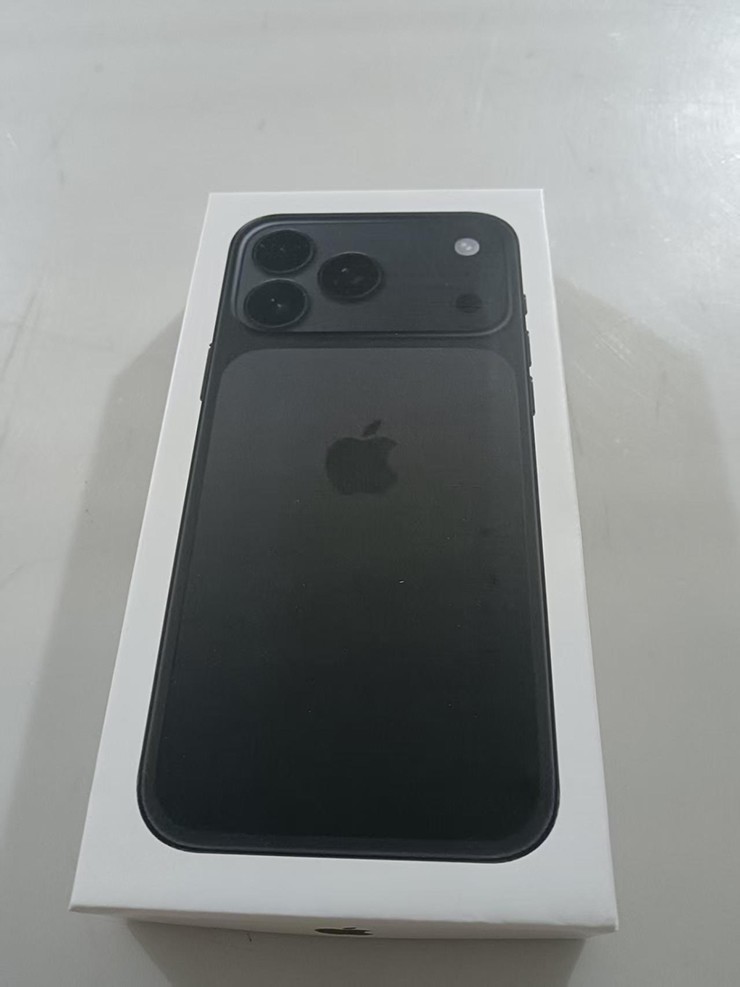 “Trên tay” iPhone 17 Pro chạy Android với giao diện iOS - 1