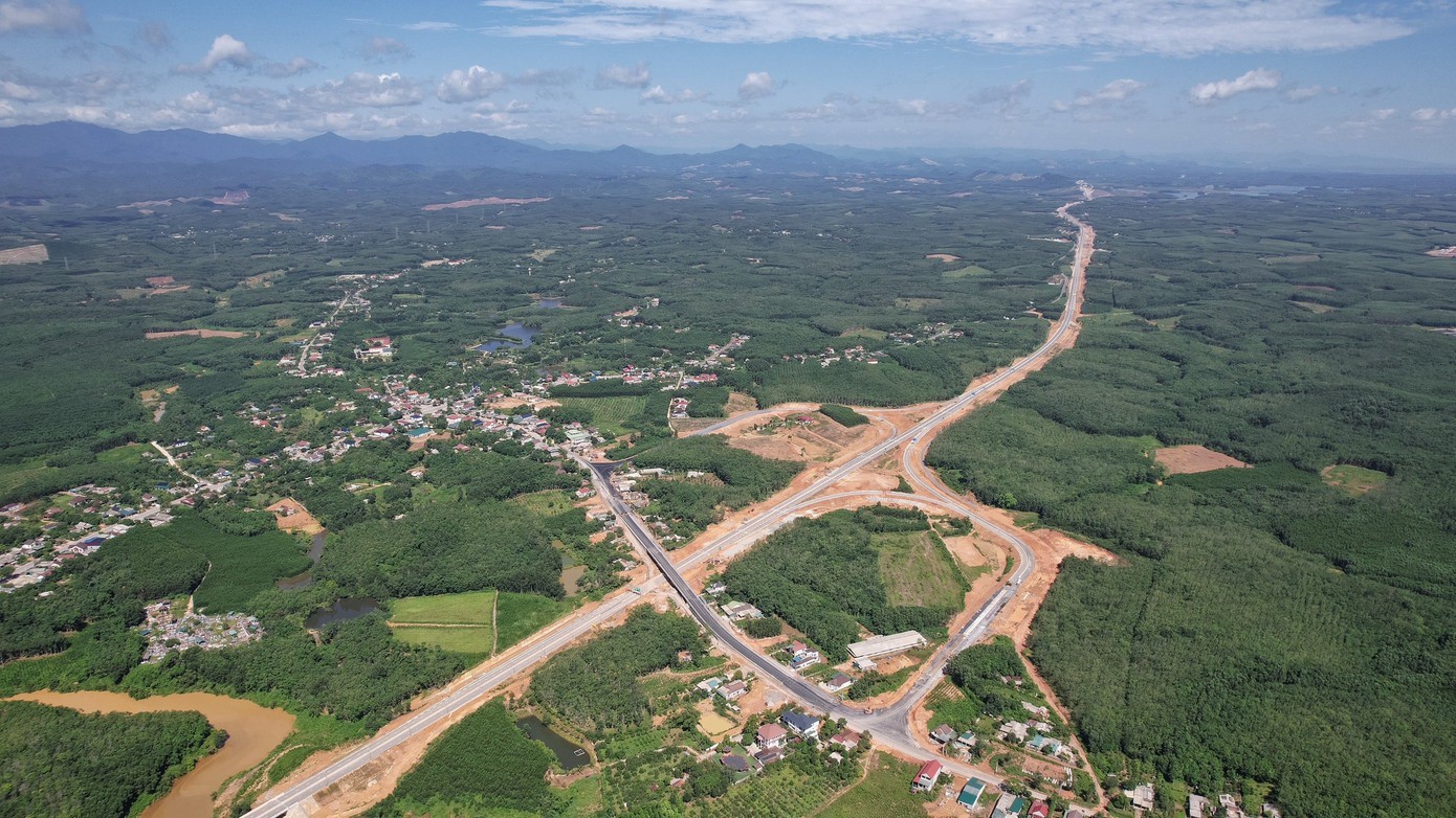 Mê mẩn những cung đường cao tốc Bắc – Nam xuyên rừng, vượt núi, băng sông - 7