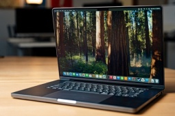 MacBook Pro OLED sẽ có màn hình cảm ứng