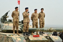 Tướng Pakistan phát cảnh báo hạt nhân từ Mỹ, Ấn Độ lên tiếng