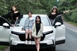 Nữ giám đốc ở Hà Nội tự lái ô tô hơn 4.000km, đưa 3 con gái xuyên Việt