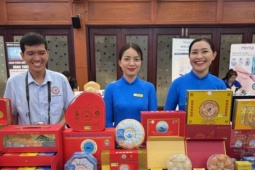Tràn lan yến sào làm từ bột rau câu, lòng trắng trứng