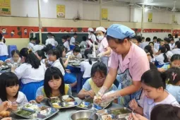 Hà Nội chính thức hỗ trợ ăn trưa cho học sinh tiểu học cả công lập và tư thục