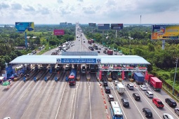 Từ 1/10/2025, ô tô đi qua trạm thu phí phải làm điều này