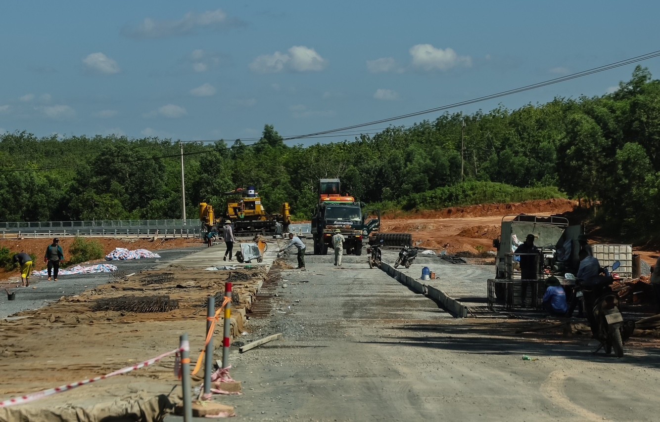 Mê mẩn những cung đường cao tốc Bắc – Nam xuyên rừng, vượt núi, băng sông - 23