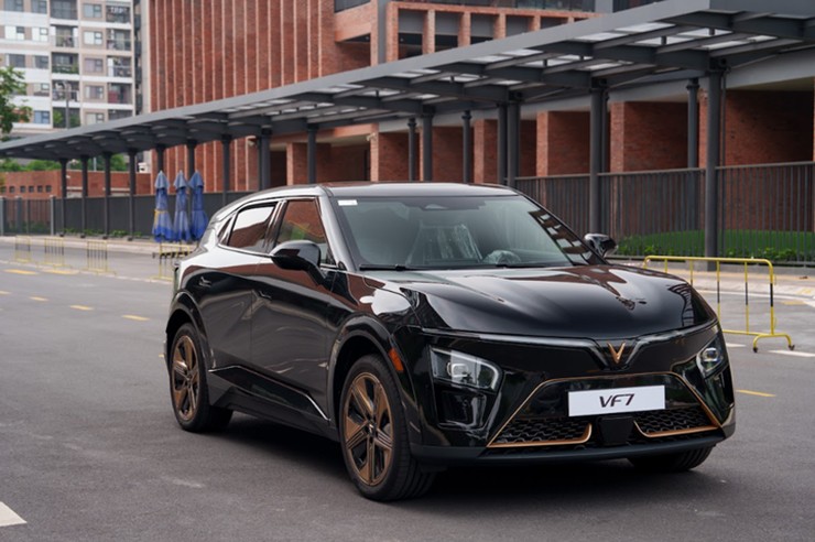 Giá xe VinFast VF 7 niêm yết và lăn bánh tháng 8/2025 - 3