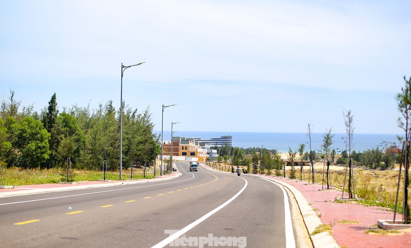 Diện mạo mới cung đường xuyên đồi cát, bên những cột điện gió khổng lồ chạy về làng chài cổ ở Gia Lai - 13