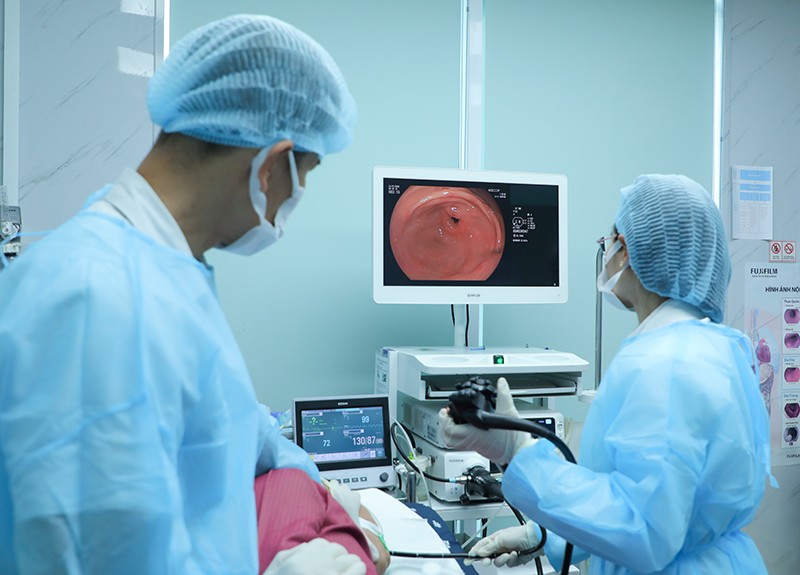 Hệ thống nội soi hiện đại tại Bernard giúp bác sĩ quan sát rõ từng tổn thương niêm mạc ruột