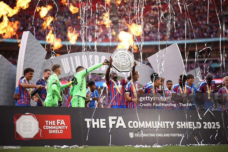 Họ đã tạo nên cơn địa chấn khi quật ngã nhà vô địch Premier League để lần đầu tiên nâng cao chiếc đĩa Siêu cúp Anh.