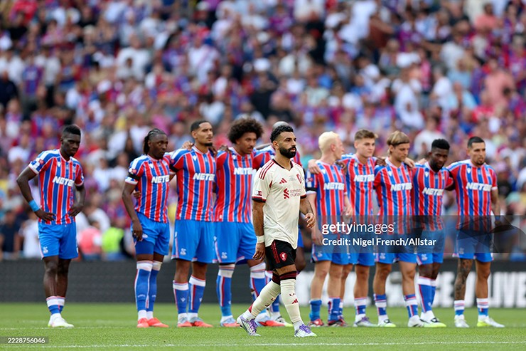 Bất phân thắng bại sau 90 phút, hai đội phải giải quyết trận đấu trên chấm luân lưu đầy may rủi.