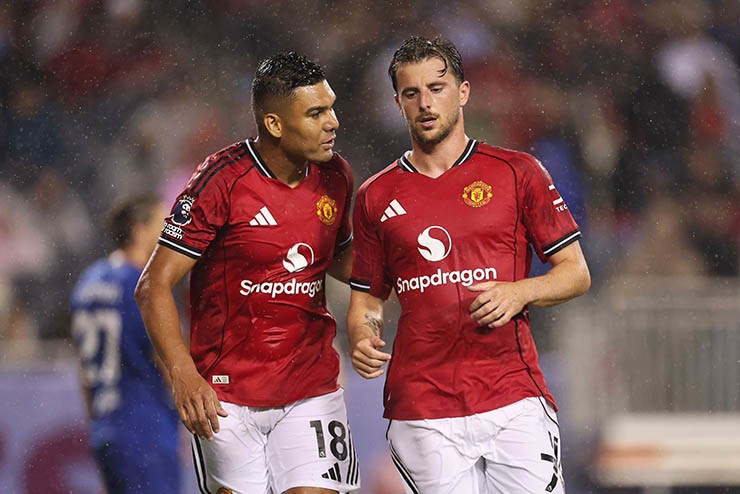 Casemiro và Mount đều có vấn đề