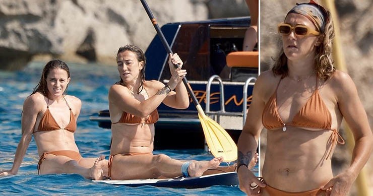 Mỹ nhân tuyển Anh khoe thân hình nóng bỏng, ăn mừng tới bến sau vô địch EURO - 1