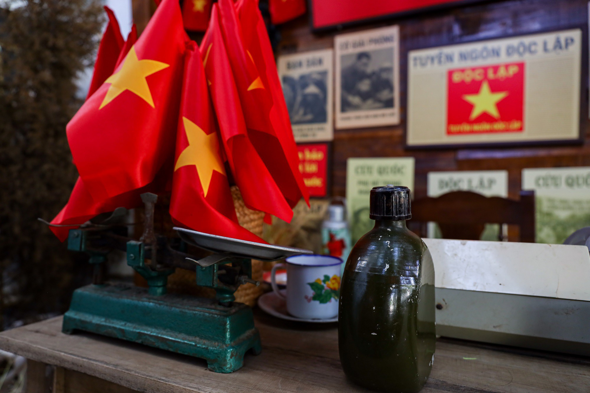 Chị Nguyễn Bảo Ngân - chủ quán cho biết, đây là lần đầu tiên quán đầu tư quy mô lớn cho không gian trang trí dịp lễ.