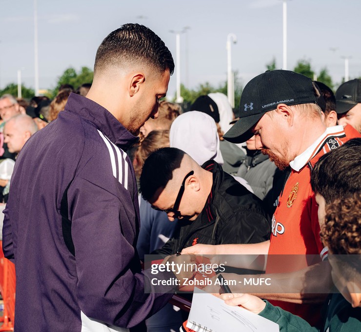 Diogo Dalot trở thành tâm điểm chú ý