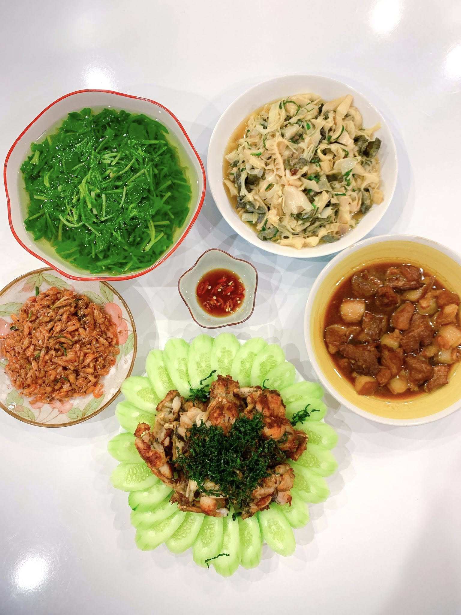 Thịt kho tàu - Tôm rang - Canh rau cải - Măng xào