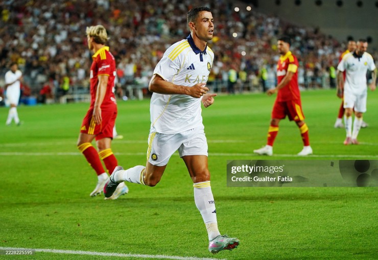 Ronaldo tỏa sáng nhưng không thể giúp Al Nassr tránh khỏi thất bại