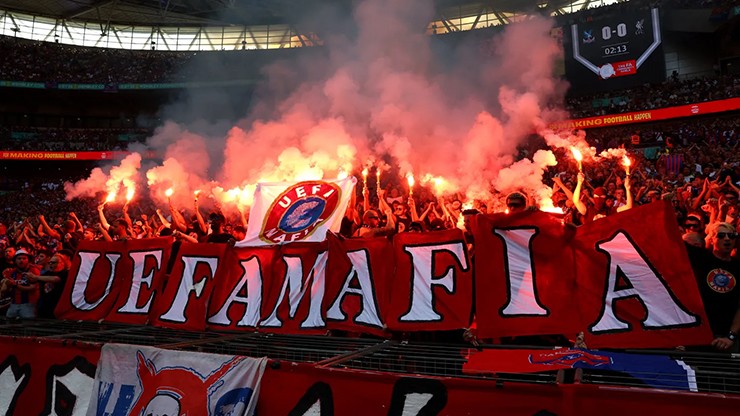 CĐV Crystal Palace phản đổi UEFA ngay trong trận Siêu cúp Anh với Liverpool 