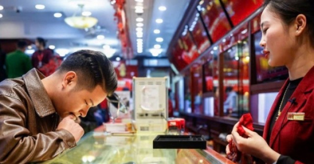 Chuyên gia cảnh báo khi giá vàng giảm 500.000 đ...