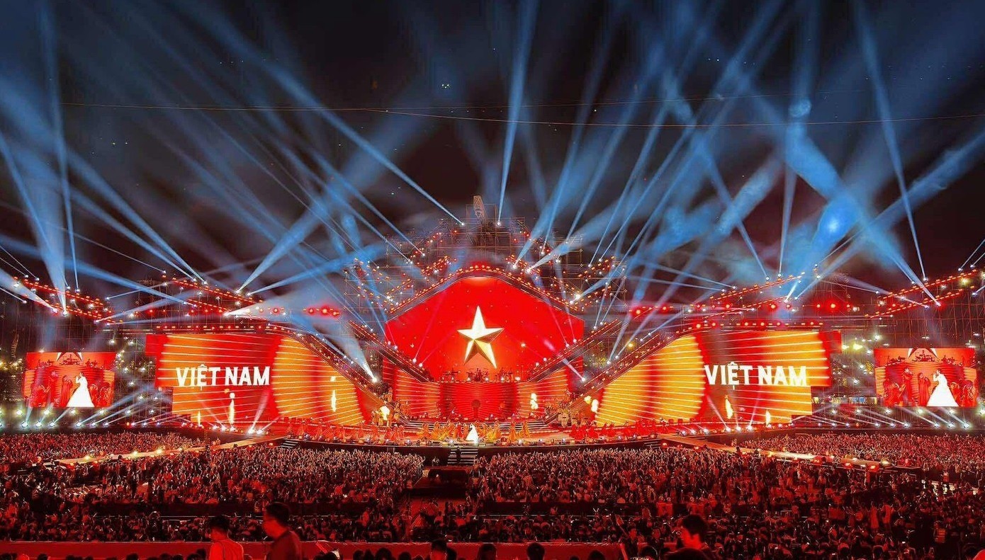 Trong 2 ngày, Hà Nội đón 100.000 khán giả concert - 2