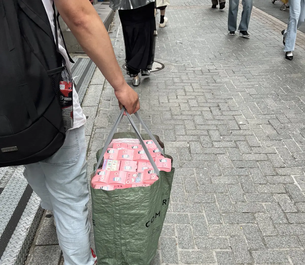 Các món đồ chơi độc quyền trong đợt hợp tác McDonald’s - Chiikawa bị đầu cơ