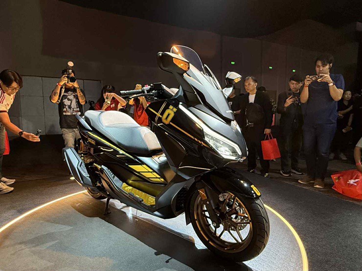 Honda ra mắt xe ga cao cấp 