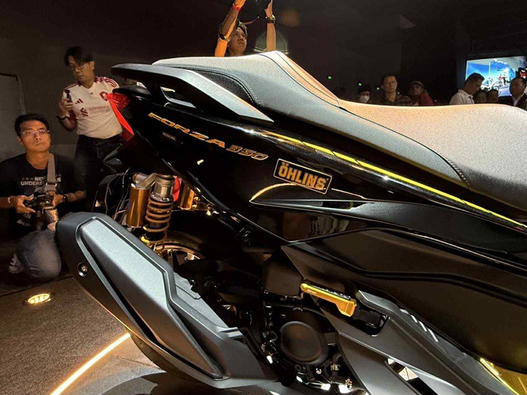 Honda ra mắt xe ga cao cấp 