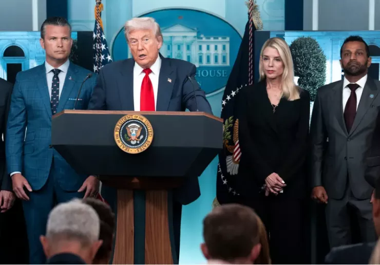 Tổng thống Mỹ Donald Trump họp báo ngày 11-8 tại Nhà Trắng, tuyên bố điều Vệ binh Quốc gia tới Washington D.C. Ảnh: THE NEW YORK TIMES