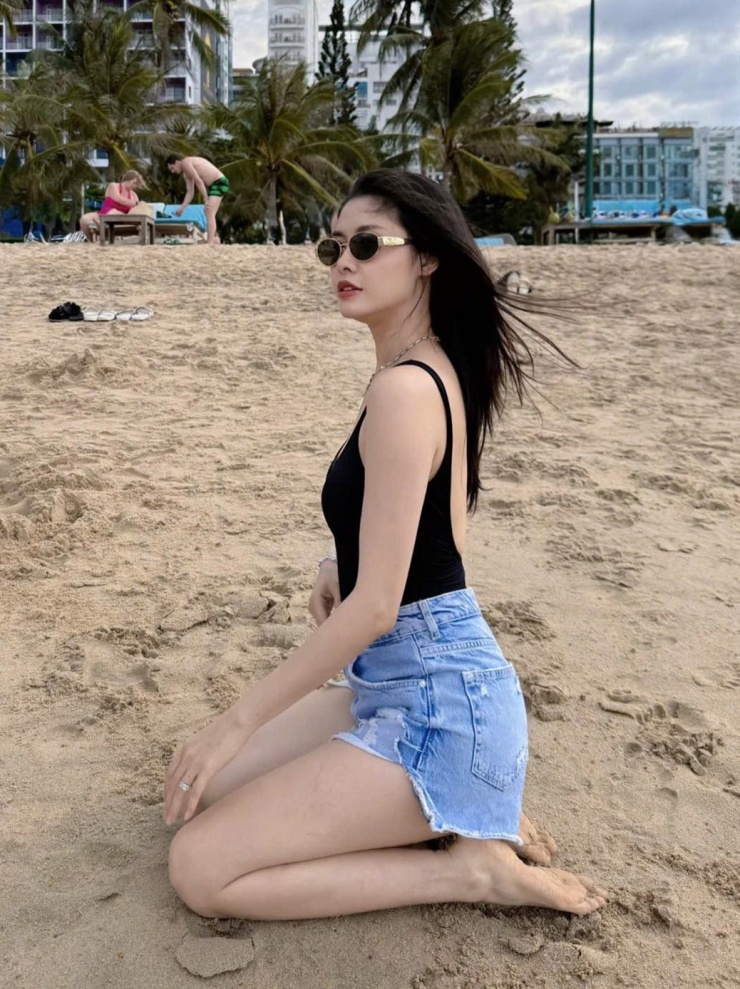 Thủy Anh cho biết ngay trong tháng đầu sau cả ba lần sinh nở, cô đều gần như về lại số kg lúc chưa mang thai. Bí quyết của người đẹp là kiểm soát cân nặng từ giai đoạn có bầu; áp dụng chế độ ăn đa dạng, hợp lý; sau sinh thì massage, quấn bụng muối nóng, thảo dược và tập thể dục nhẹ; cố gắng giữ tinh thần vui vẻ, thoải mái.