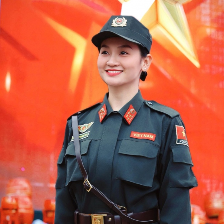 Sắc vóc đại úy gây sốt trong tình huống bắt 'quái xế' - 1