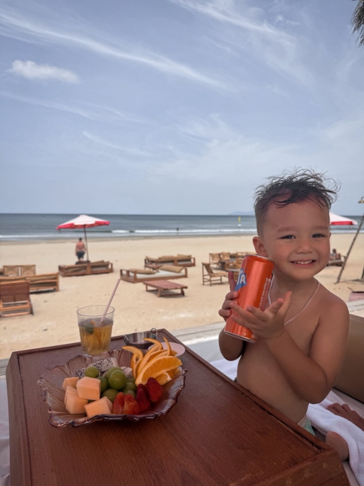 Cậu nhóc Danil hiện gần 3 tuổi, được nhận xét thừa hưởng nhiều nét đẹp từ bố mẹ.