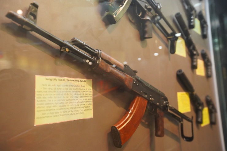 Súng tiểu liên AK được sản xuất tại Nga.