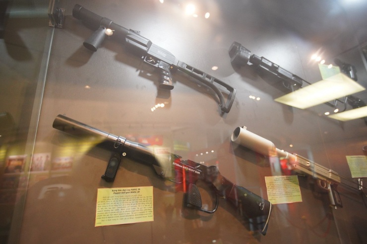 Các loại súng bắn đạn cay.