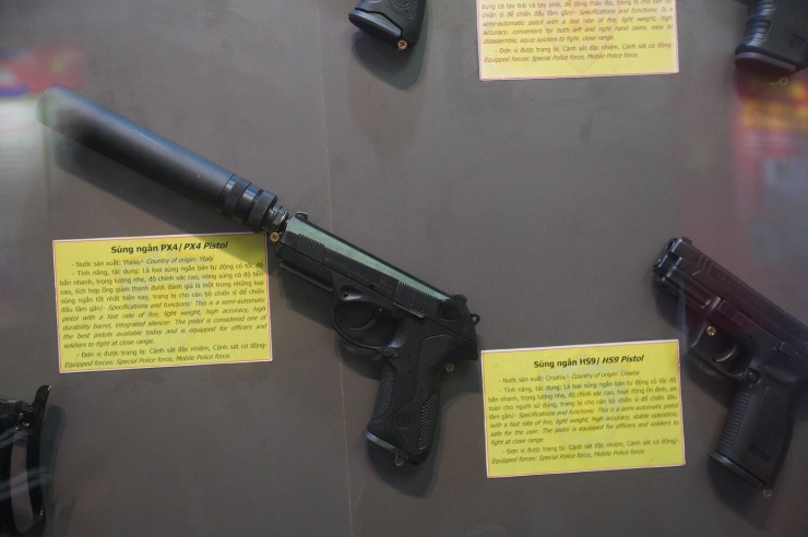 Các loại súng ngắn được trang bị cho Cảnh sát đặc nhiệm.