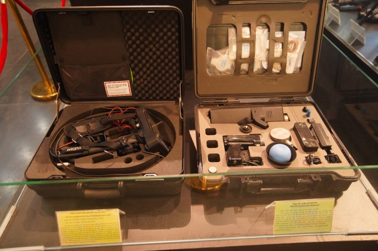 Thiết bị phát hiện mục tiêu qua khe cửa được sản xuất từ Đức và Máy dò chất nổ MO2M được sản xuất từ Nga.