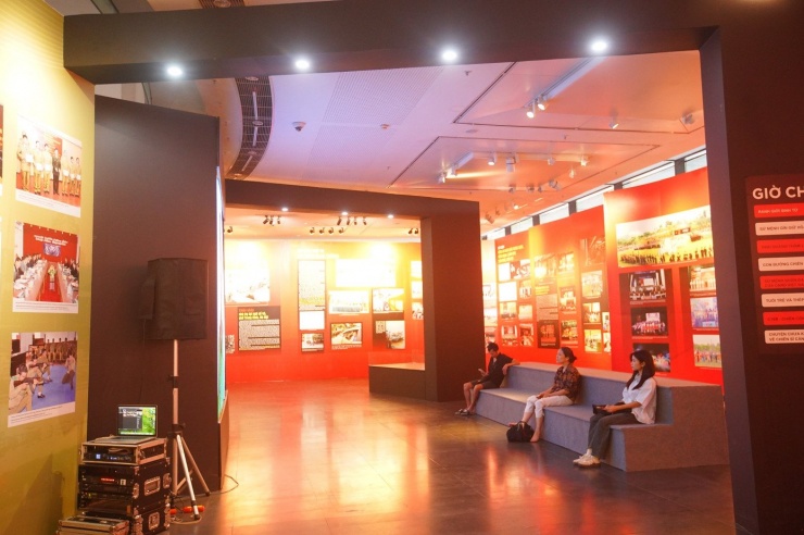 Triển lãm giới thiệu những thước phim về lực lượng Công an nhân dân.