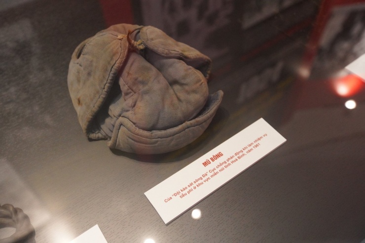 Những kỷ vật, hiện vật được trưng bày tại triển lãm.