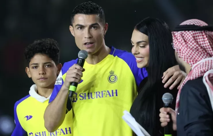 Chùm ảnh "ra giêng anh cưới em" của Ronaldo - 3