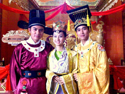 Hứa Vĩ Văn cùng các bạn diễn trong phim Thái Sư Trần Thủ Độ.
