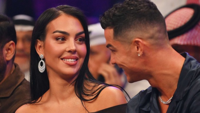 C. Ronaldo và Georgina công khai mối quan hệ từ năm 2017, có 5 con chung.