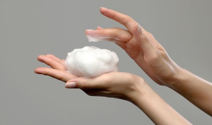 Sữa rửa mặt tạo bọt tốt cho da dầu nhưng không phù hợp với da khô hoặc da nhạy cảm.