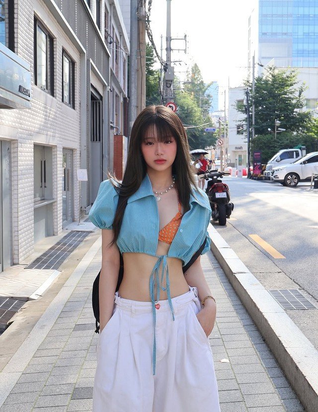 Hình ảnh hot girl tuổi teen nông nổi ngày nào giờ đã nhường chỗ cho một Linh Ka trưởng thành, quyến rũ và đầy tự tin. Hot girl cũng chứng minh bản thân khi lấn sân ở các lĩnh vực: ca sĩ, KOL hay mẫu ảnh…