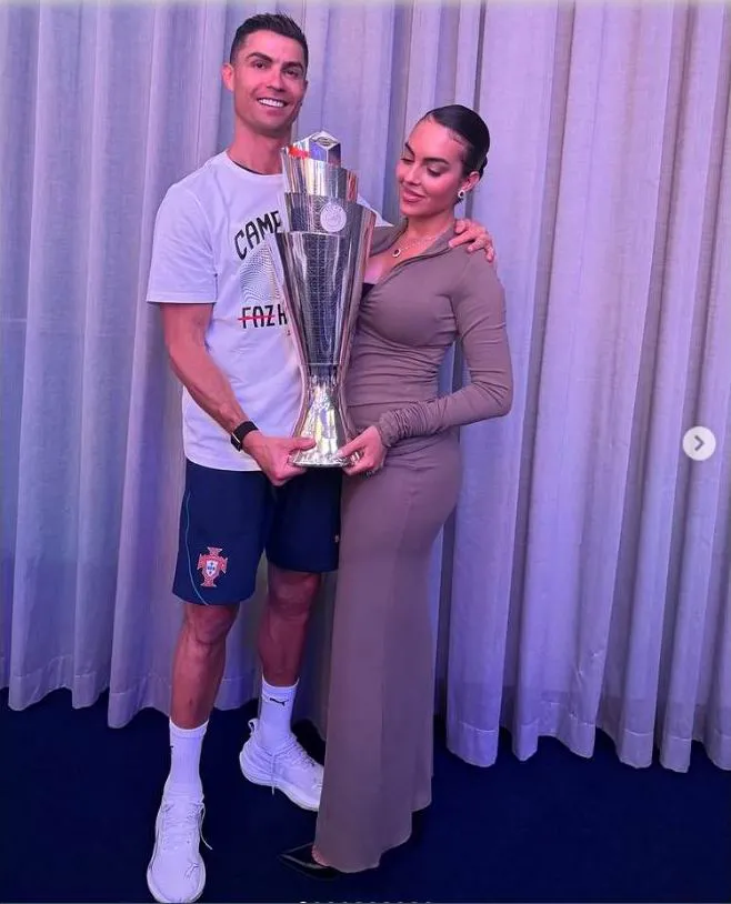 Chùm ảnh "ra giêng anh cưới em" của Ronaldo - 6