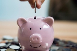 Đàn ông hay phụ nữ giỏi tiết kiệm hơn?