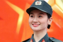 Sắc vóc đại úy gây sốt trong tình huống bắt 'quái xế'