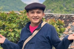 Chàng trai H'Mông gây sốt với điệu nhảy 'Việt Nam ơi' cùng du khách nước ngoài