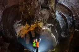 Du lịch - Trekking khám phá hang Chà Lòi "viên ngọc thạch nhũ" giữa núi rừng Quảng Trị