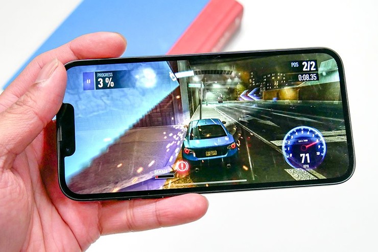 Điện thoại mang đến chip A18 chiến đấu tốt các game di động hàng đầu trên App Store.