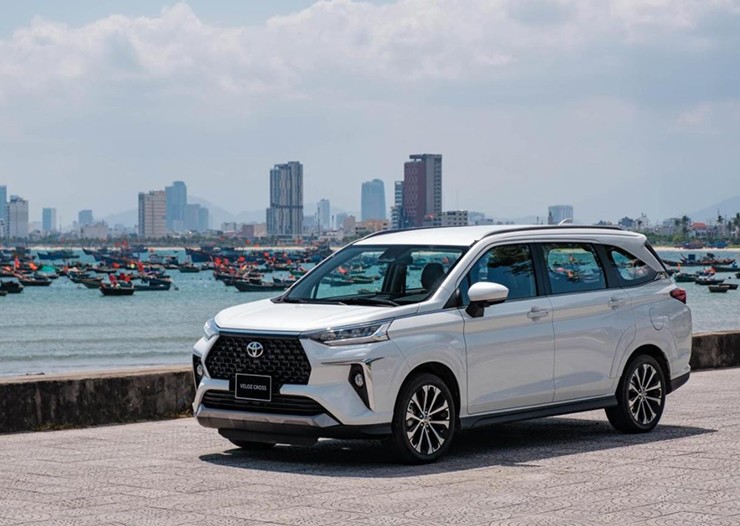 Giá xe Toyota Veloz Cross tháng 8/2025, ưu đãi 100% phí trước bạ - 2
