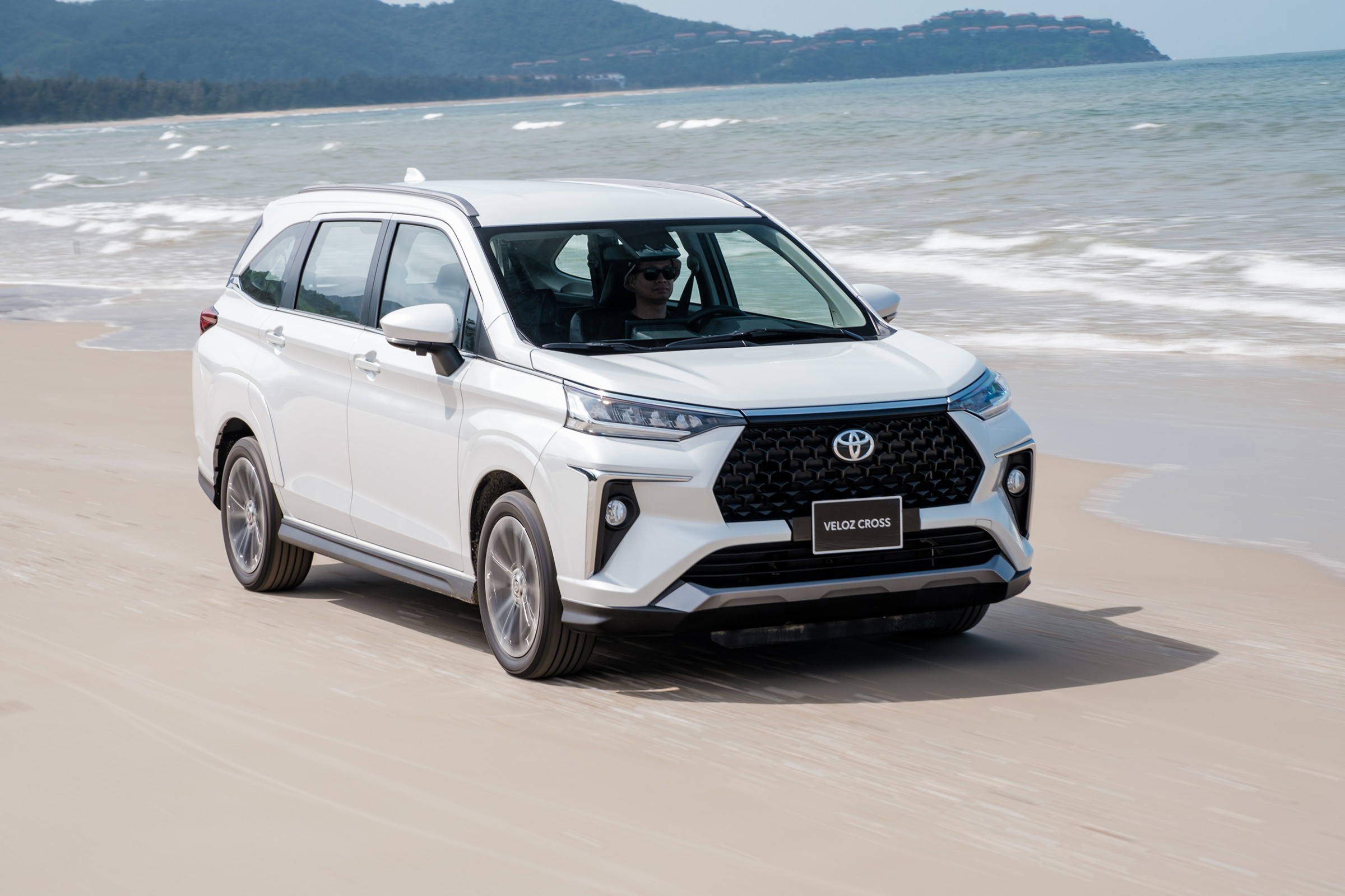 Toyota Veloz Cross gây ấn tượng mạnh với thiết kế ngoại thất mạnh mẽ
