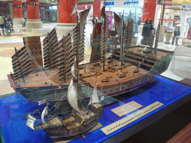 So sánh giữa tàu thám hiểm của Trịnh Hòa với tàu Colombo vượt biển tới châu Mỹ.
